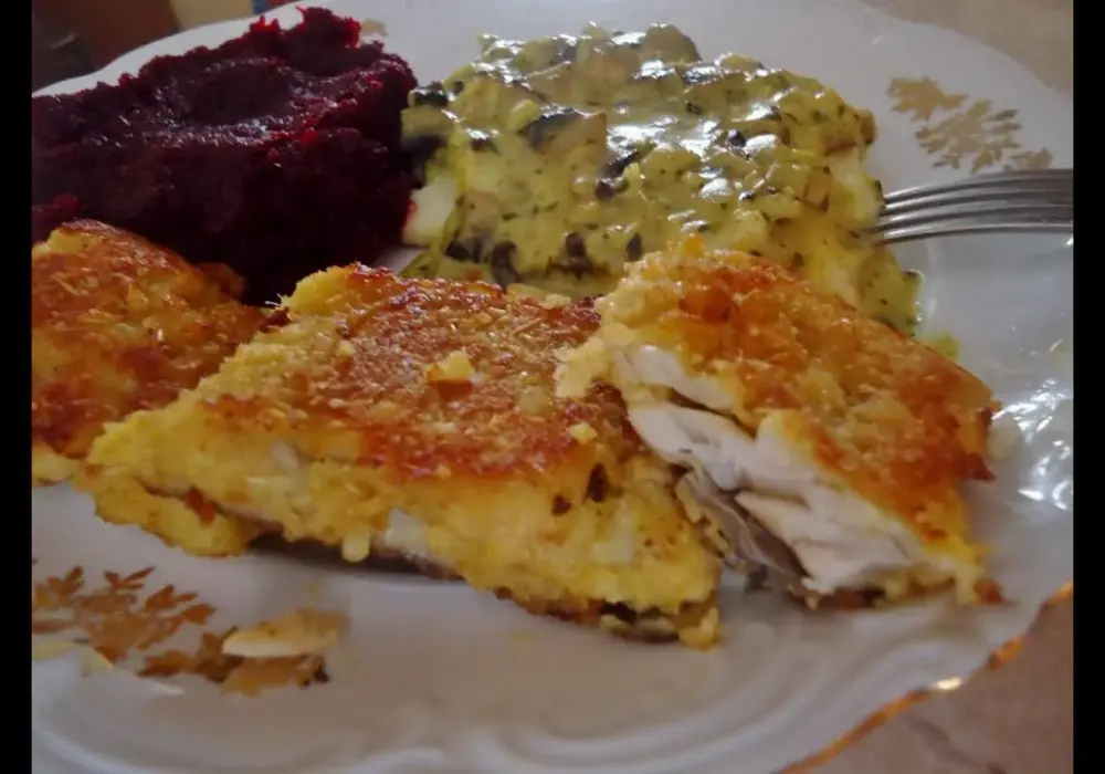 Pyszny filet z ryby smazony na grillu w chrupiącej bułce. Prosty przepis krok po kroku