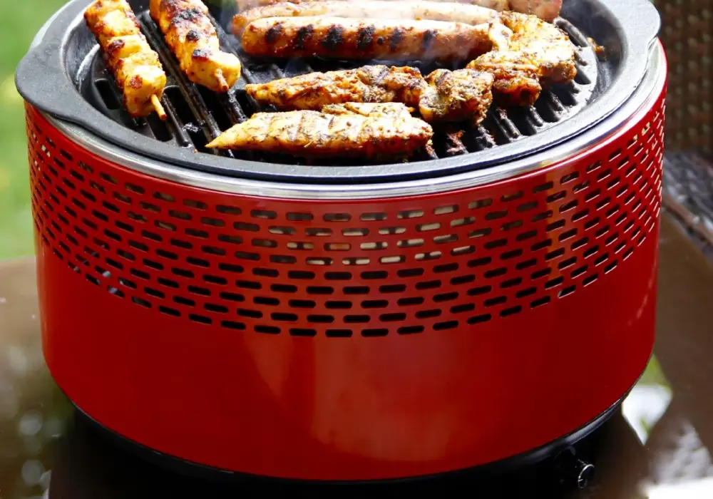 Bezdymny grill na balkon: bezpieczne gotowanie w małej przestrzeni bez dymu i zapachu
