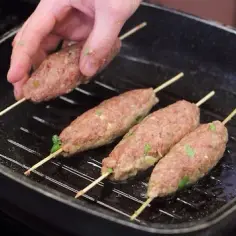 Idealne kebabki na grilla: sekrety mistrzowskiego smaku bez kuchni