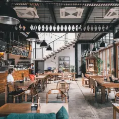 Jak zaplanować kuchnię w restauracji zgodnie z zasadami HACCP