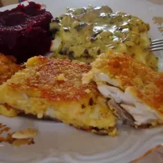 Pyszny filet z ryby smazony na grillu w chrupiącej bułce. Prosty przepis krok po kroku