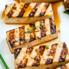 Mistrzowski grill z tofu: Chrupiące i soczyste bez wysiłku