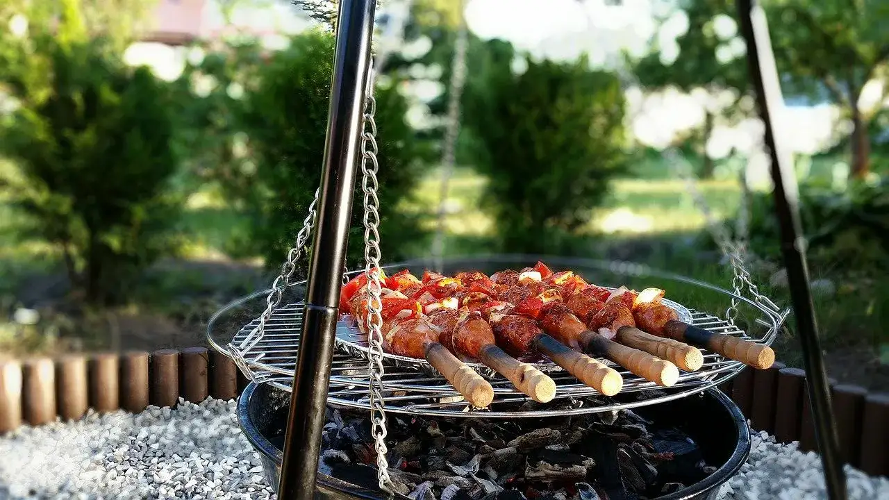 Zdjęcie Grill ogrodowy trójnóg: 5 kluczowych cech przed zakupem