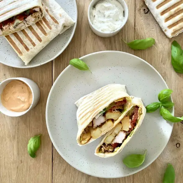 Przepis na soczystą tortillę z kurczakiem z grilla elektrycznego